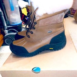 I’m selling Women’s Adirondack Boot Two